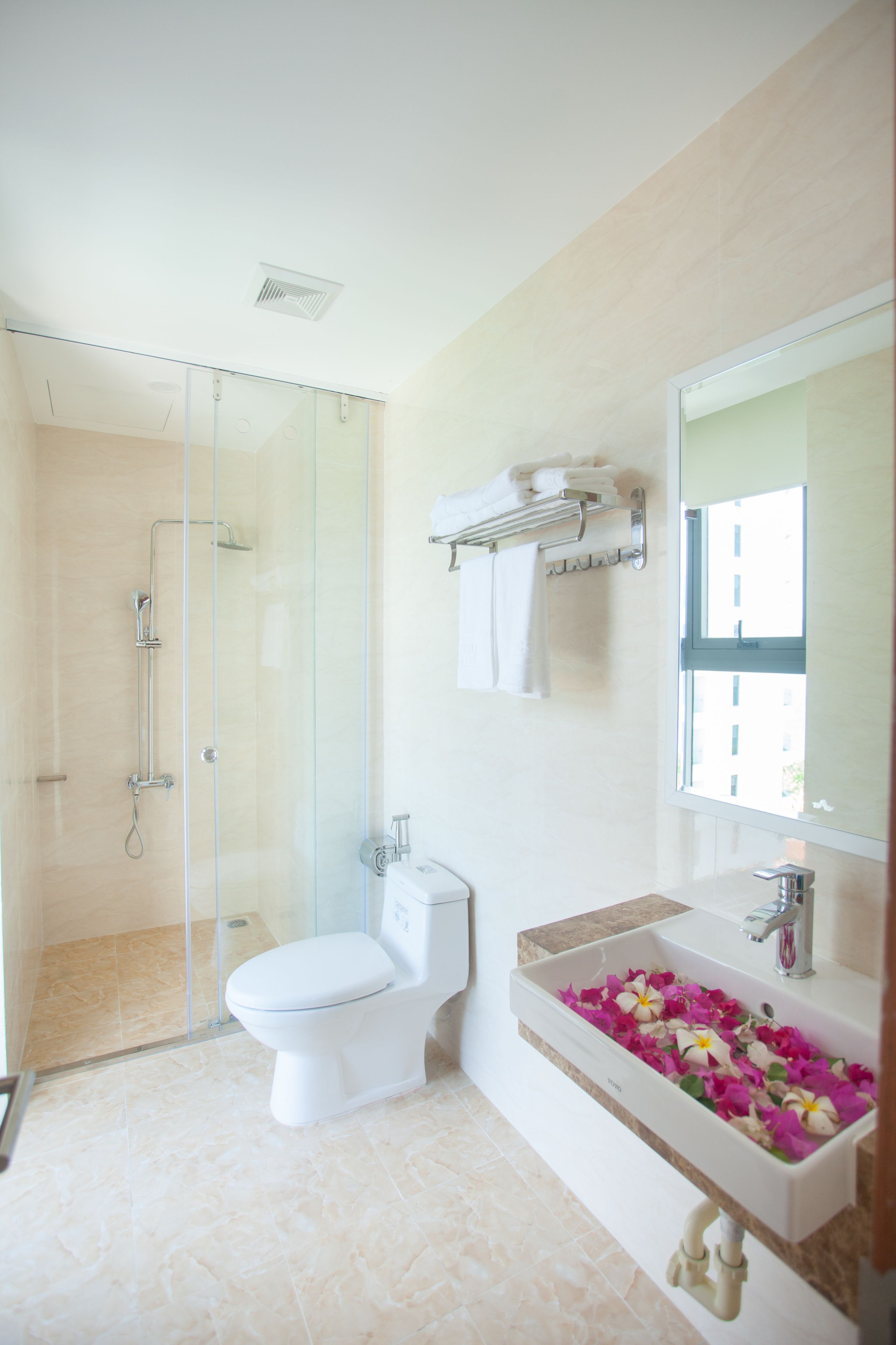 Shower, free toiletries, hair dryer, slippers