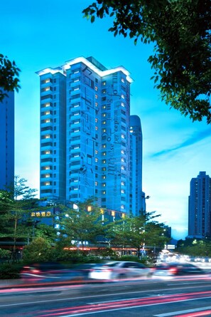 Front of property - evening/night - Zense Hotel (Shenzhen)