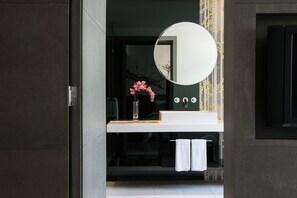 Suite de luxe | Caixa forta a l'habitació, escriptori, cortines opaques i wifi gratuïta