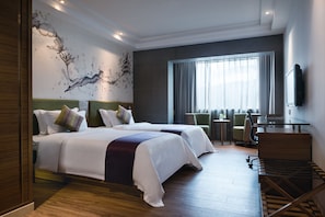 Habitació amb dos llits individuals de luxe | Caixa forta a l'habitació, escriptori, cortines opaques i wifi gratuïta