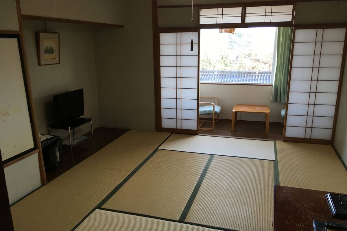 Quarto tradicional (Japanese-style, Main Building ) | Cofres nos quartos, roupa de cama