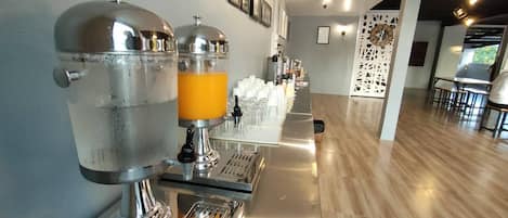 Desayuno típico de la región gratuito y diario