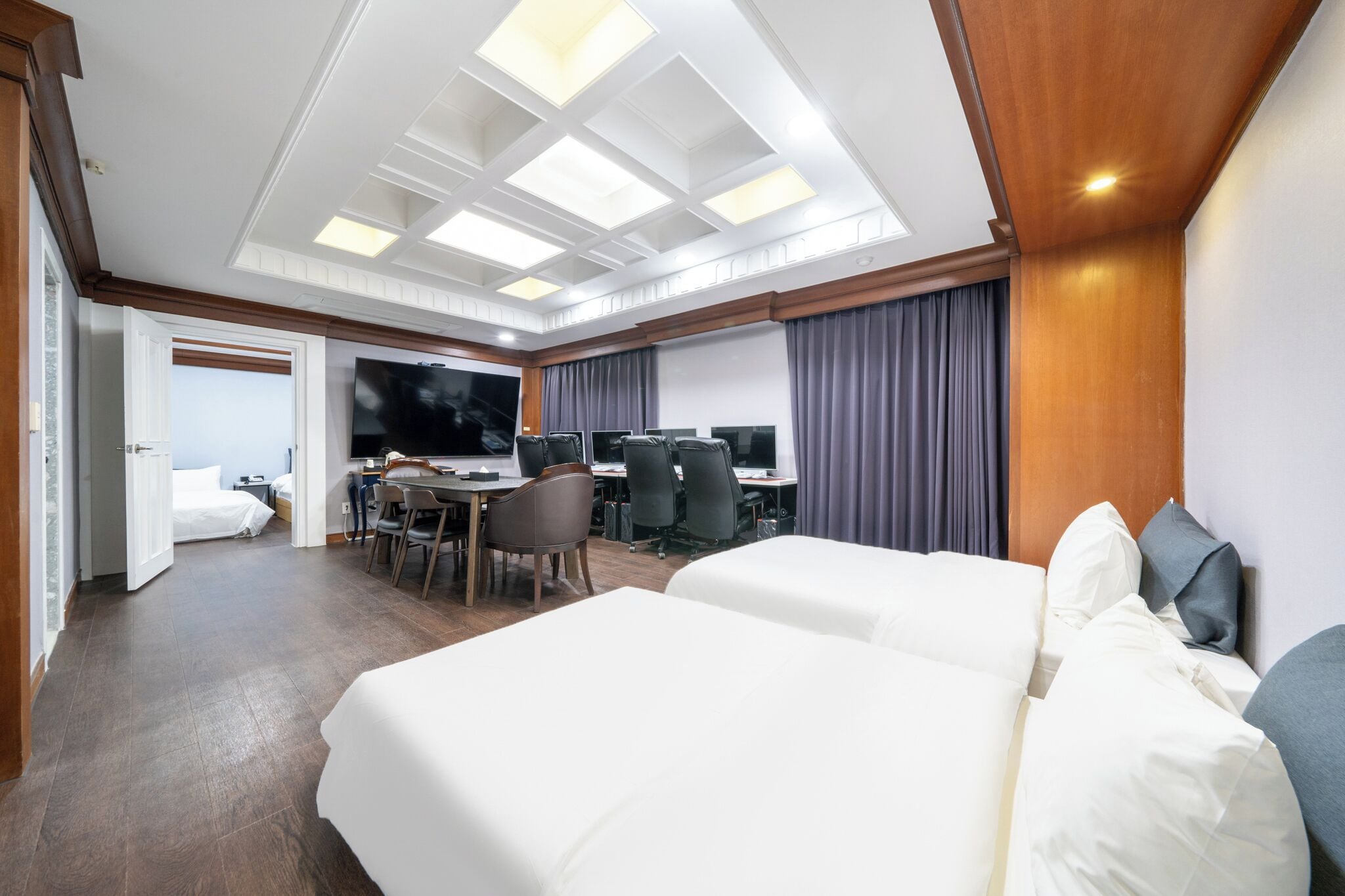 Family Triple Room | Free minibar, blackout drapes, soundproofing, free WiFi