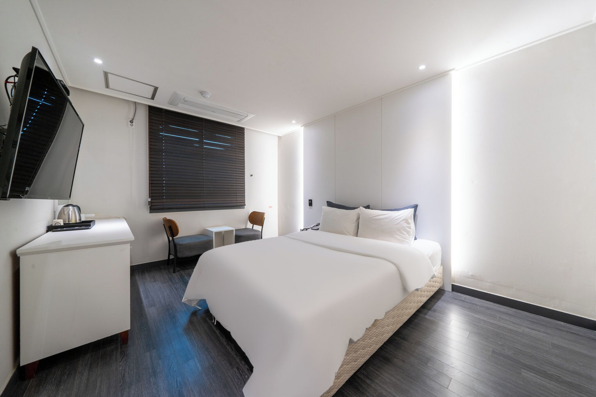 Deluxe Double - Breakfast for 1 (not available on Sundays), Free access to Netflix, laundry, fitness | 迷你吧（备有免费物品）、遮光窗帘、隔音、免费 WiFi