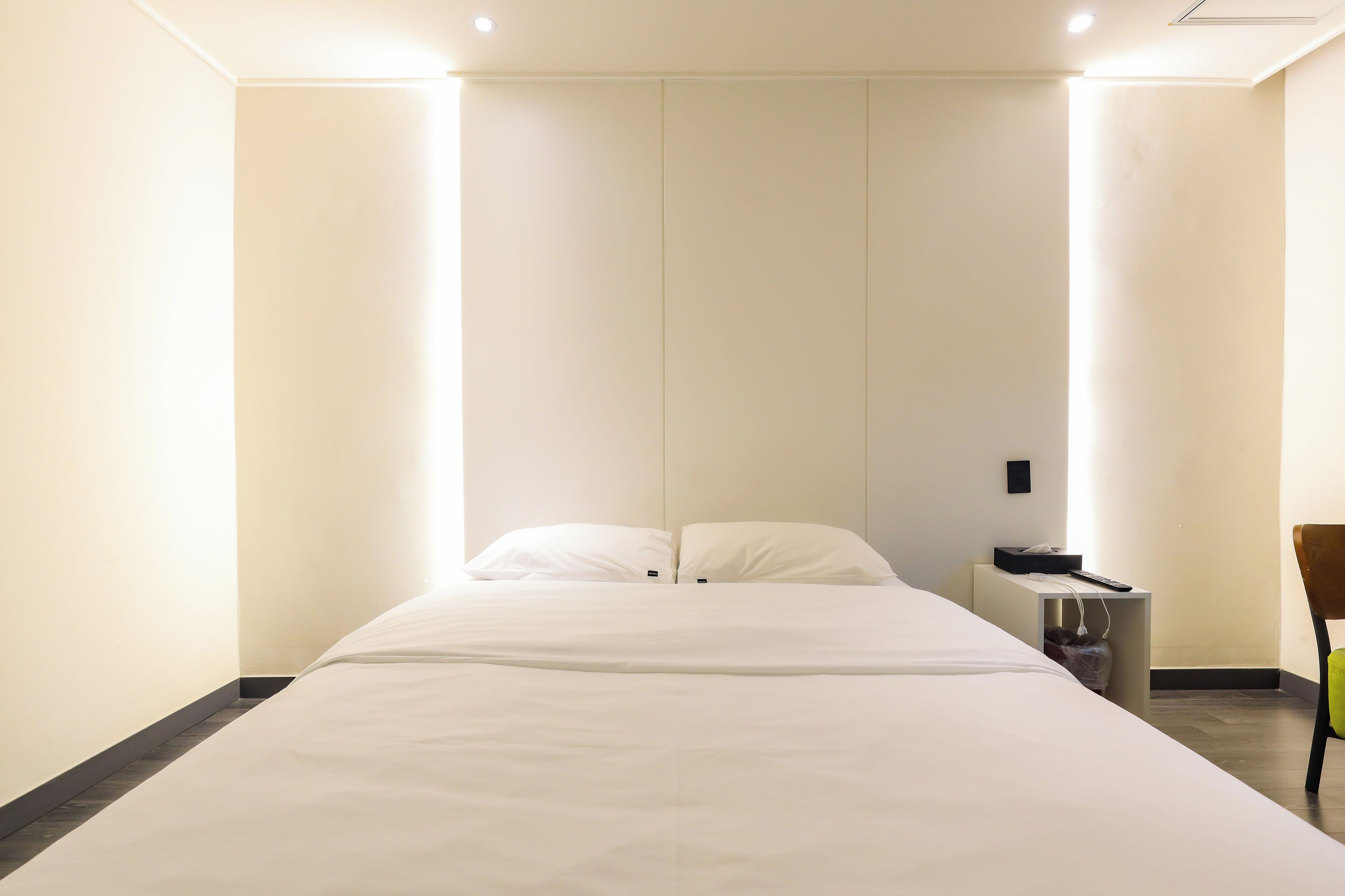 Deluxe Double - Breakfast for 1 (not available on Sundays), Free access to Netflix, laundry, fitness | Free minibar, blackout drapes, soundproofing, free WiFi