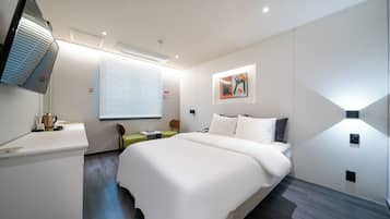 Deluxe Double - Breakfast for 1 (not available on Sundays), Free access to Netflix, laundry, fitness | Free minibar, blackout curtains, soundproofing, free WiFi