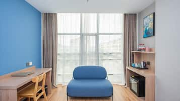 Deluxe Family Room with 3 Breakfast | Minibar, in-room safe, desk, blackout drapes