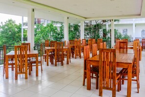 Breakfast, lunch, dinner served; local cuisine 