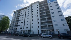 Exterior - 2 Bedroom Apartment in Central Location (Auckland)