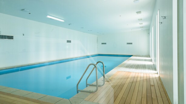 Indoor pool - 2 Bedroom Apartment in Central Location (Auckland)