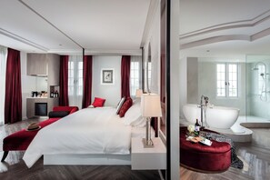 Pomerol Suite | Premium bedding, minibar, in-room safe, individually decorated - La Seine Boutique Hotel (Vientiane)
