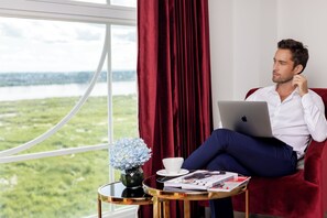 Premium bedding, minibar, in-room safe, individually decorated - La Seine Boutique Hotel (Vientiane)