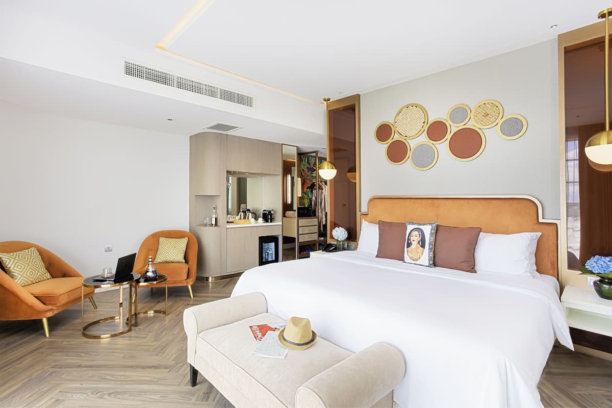 Premium bedding, minibar, in-room safe, soundproofing