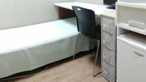 Habitación individual | Escritorio, tabla de planchar con plancha, wifi gratis