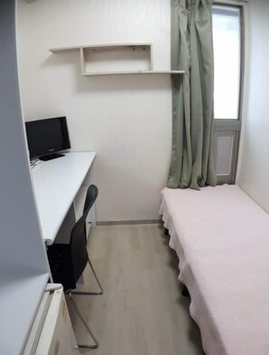 Single Room | Living room | TV, heated floors