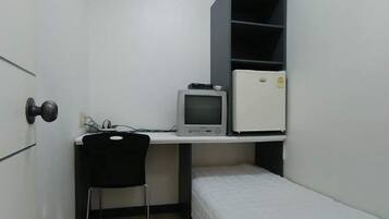 Single Room | Desk, iron/ironing board, WiFi (free)
