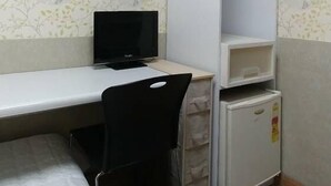 Habitación individual | Escritorio, tabla de planchar con plancha, wifi gratis