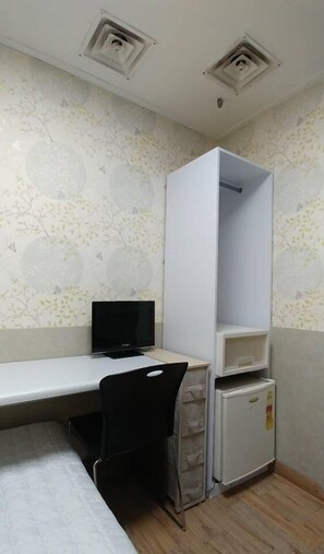 Single Room | Desk, iron/ironing board, free WiFi - BESTEL - Caters to Women (Seoul)