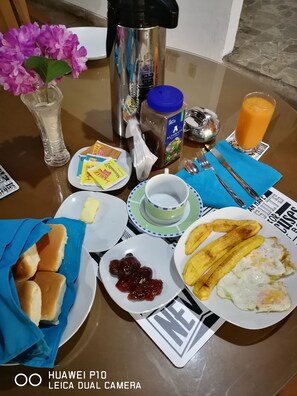Breakfast area - Poseidon Guest House (San Juan Bautista)