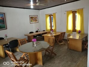 Free continental breakfast  - Poseidon Guest House (San Juan Bautista)