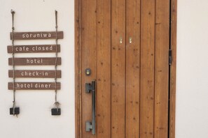 Reception - Soraniwa Hotel and Cafe (Miyakojima)