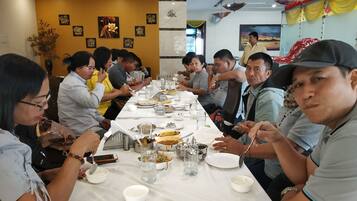 Petit déjeuner buffet (250 INR par personne)