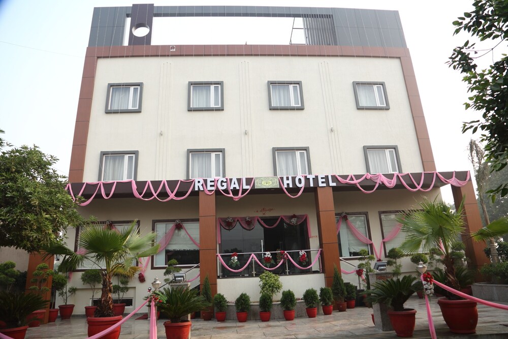 FabHotel Regal image