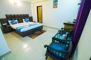 Superior Room | 10 bedrooms, Egyptian cotton sheets, premium bedding - Hotel White House (New Delhi)