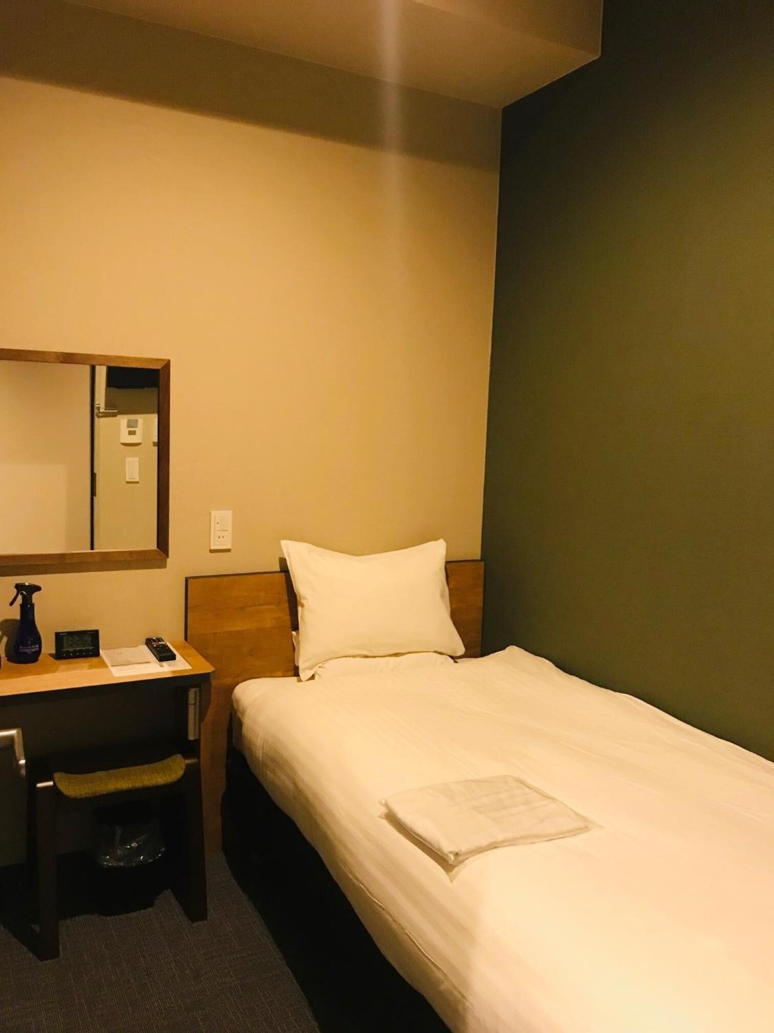 soundproofing, free wifi, bed sheets