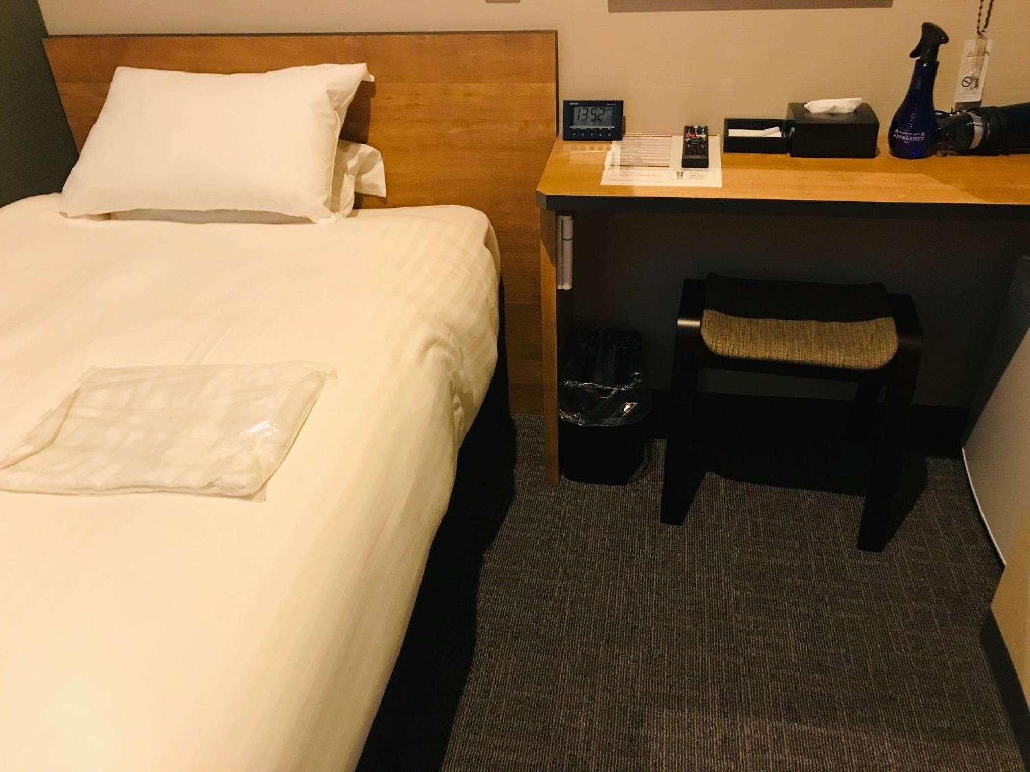 soundproofing, free wifi, bed sheets