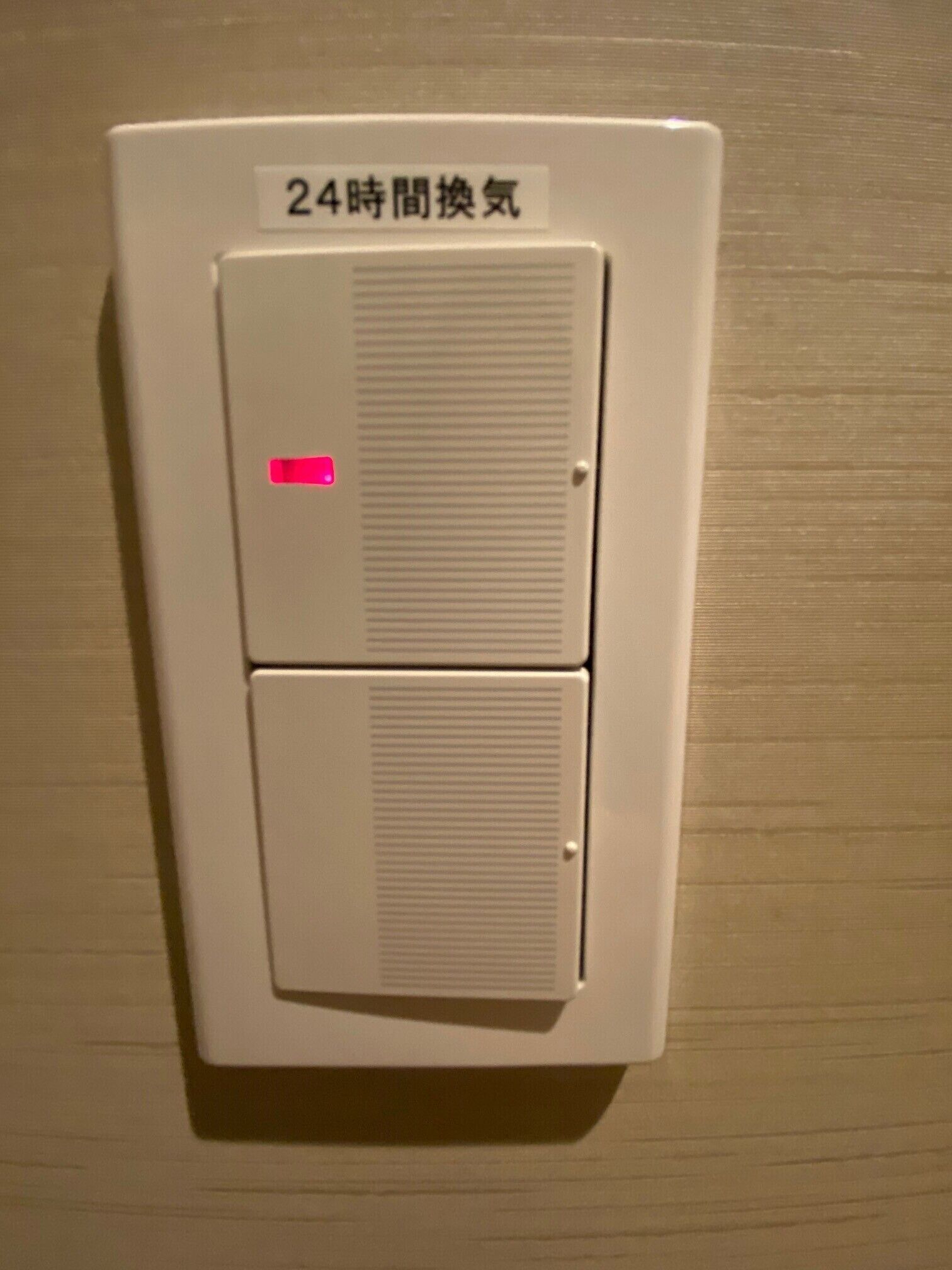 soundproofing, free wifi, bed sheets