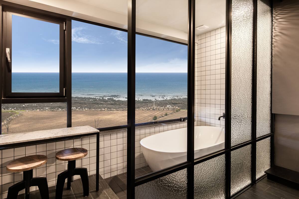 deluxe | beach/ocean view