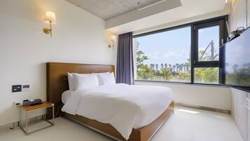 Luxury Double Room, 1 Bedroom, Ocean View | Individually decorated, individually furnished, desk, laptop workspace