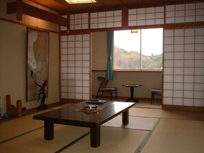 Japanese-style Room | In-room safe, iron/ironing board, free WiFi, bed sheets - Tsutsui (Onomichi)