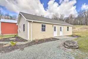 Exterior - Brandenburger Suite · Cozy Poconos Escape (Pleasant Mount)