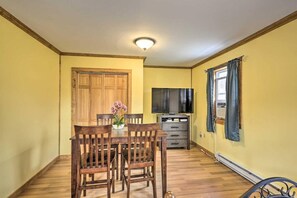 Dining - Brandenburger Suite · Cozy Poconos Escape (Pleasant Mount)