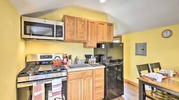 Frigorifero, microonde, forno, piano cottura