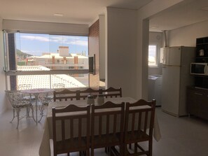 Dining - Large apartment in English, near the beach. 2 suites with air. 2 vacancies. (Ingleses Norte)