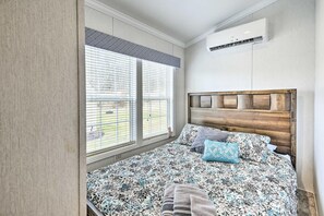 2 bedrooms, desk, free WiFi, bed sheets