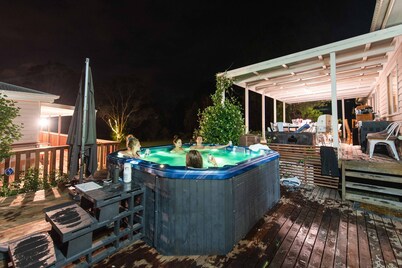 Hunter Moon Country Hse | Hunter Valley Luxury Group Stay Firepit/Spa/EVCharger