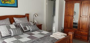 3 Schlafzimmer, BĂŒgeleisen/BĂŒgelbrett, WLAN, BettwĂ€sche