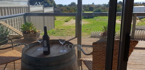 Quite harbour village. Close to beach, boat ramp and attractions