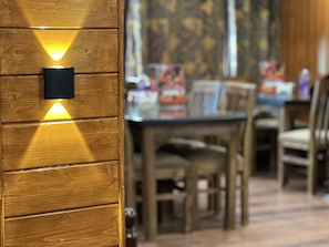 Restaurant - Pine View Resort - Gulmarg (Baramula)