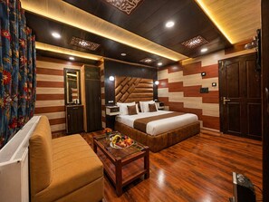 Deluxe Double Room | Premium bedding, down comforters, pillowtop beds, in-room safe - Pine View Resort - Gulmarg (Baramula)
