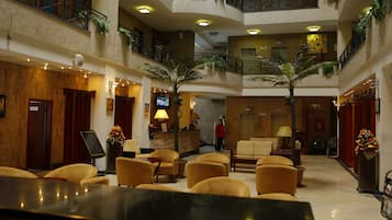 Coin salon dans le hall