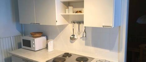 Kjøleskap, mikrobølgeovn og ovn