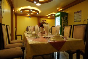 書桌、隔音、免費 Wi-Fi、床單