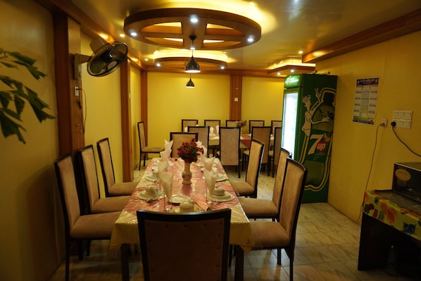 Comfort Triple Room, 1 Bedroom, City View | Desk, soundproofing, free WiFi, bed sheets