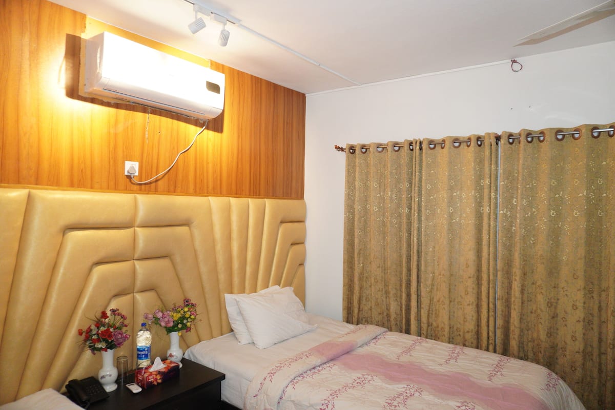 1 bilik tidur, meja, kalis bunyi, Wi-fi percuma