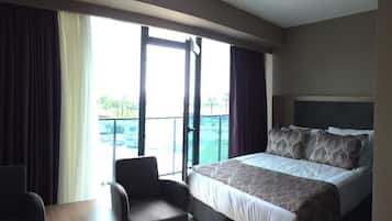 1 Schlafzimmer, Minibar, Schreibtisch, schallisolierte Zimmer